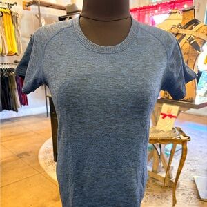 Lululemon Swiftly Tech Short Sleeve Shirt Royal blue/black heather size 8.